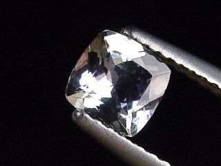 Zoisit 0,69 Ct. seltene Naturfarbe - Merelani, Tansania