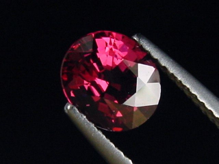 Rhodolite Garnet 2,11 Ct. fine red purple oval