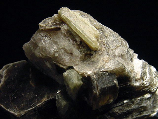 Chrysoberyl crystal specimen 46 mm - Rio das Pratinhas, Bahia, Brazil