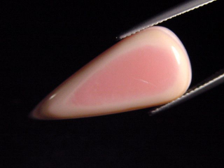 Pink Opal 11,70 Ct. pear cabochon