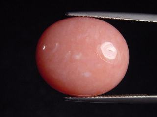 Andenopal / rosa Opal 17,87 Ct. Oval Cabochon