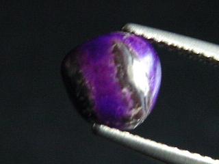 Sugilit 1,33 Ct. Tropfen Cabochon - Wessels mine, Kuruman, Südafrika