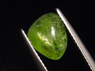 Tremolite cat's eye 2,62 Ct. cabochon Gairo, Tanzania