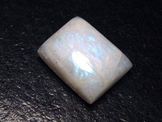 Regenbogenmondstein 13,59 Ct. Rechteck Cabochon 16 x 12 mm