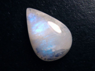 Regenbogenmondstein 25,49 Ct. Tropfen Cabochon 27 x 18 mm