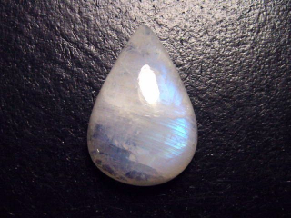 Regenbogenmondstein 25,49 Ct. Tropfen Cabochon 27 x 18 mm