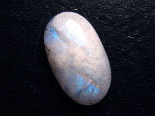 Regenbogenmondstein 16,46 Ct. Oval Cabochon 23 x 13 mm