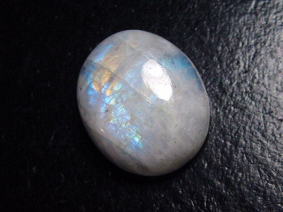 Regenbogenmondstein 17,50 Ct. Oval Cabochon 19 x 16 mm