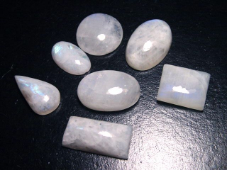 Regenbogenmondstein Lot / Konvolut 161,65 Ct. - 7 Cabochons
