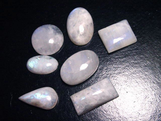 Regenbogenmondstein Lot / Konvolut 161,65 Ct. - 7 Cabochons