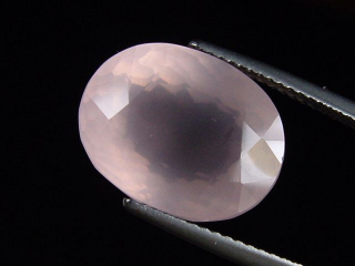Rose Quartz 10,76 Ct. bright pink oval