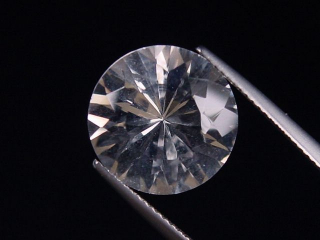 Quartz 7,59 Ct. round cut