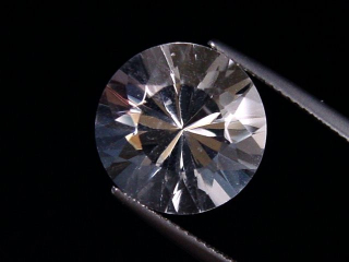 Quartz 8,53 Ct. round cut