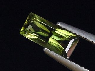Kornerupin 1,18 Ct. Scherenschliff - Horombe, Madag.