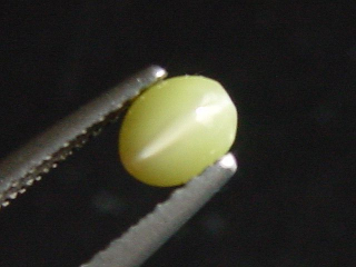 Chrysoberyll Katzenauge 0,56 Ct. Oval Cabochon