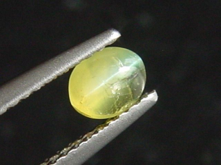 Chrysoberyll Katzenauge 0,54 Ct. Oval Cabochon