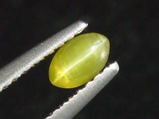 Chrysoberyll Katzenauge 0,53 Ct. Oval Cabochon