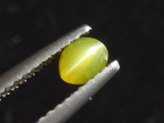 Chrysoberyll Katzenauge 0,31 Ct. Oval Cabochon