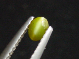 Chrysoberyll Katzenauge 0,18 Ct. Oval Cabochon