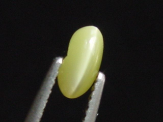 Chrysoberyl cat's eye 0,80 Ct. cabochon B-quality