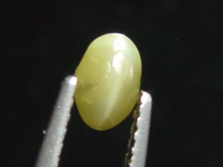 Chrysoberyl cat's eye 0,91 Ct. cabochon B-quality