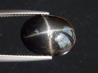 Sterndiopsid / Stern Diopsid 10,11 Ct. feiner Stern Oval Cabochon
