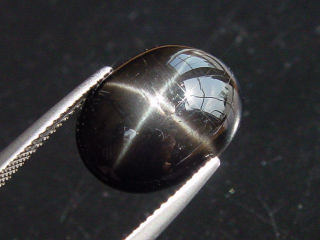 Sterndiopsid / Stern Diopsid 10,11 Ct. feiner Stern Oval Cabochon