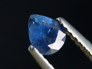 Blauer Saphir 0,53 Ct. Tropfen 5,5 x 4 mm Sri Lanka
