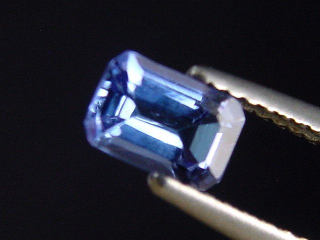 Tansanit 0,65 Ct. Oktagon 6 x 4 mm - feinstes Blauviolett