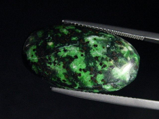 Spotted Jade 20,47 Ct. oval cabochon - Monte Viso, Piemont, Italy