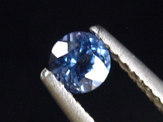 Blauer Spinell 0,36 Ct. Rund 4 mm Tansania