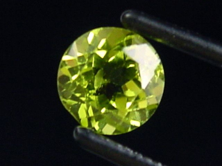 Peridot 1,09 Ct. apple green - 6 mm round Sri Lanka