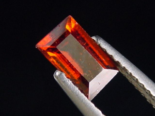 Hessonit Granat 0,88 Ct. Baguette 7 x 4 mm orangerot
