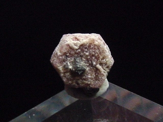 Bixbit / roter Beryll mit Bixbyit 5 mm Kristall - Topaz mtn., Utah, USA