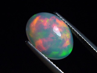 Opal / Edelopal 3,31 Ct. feinste Qualität - 12,5 x 9,5 mm Oval Cabochon