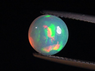 Opal / Edelopal 1,57 Ct. feinste Qualität - 8,5 mm Rund Cabochon