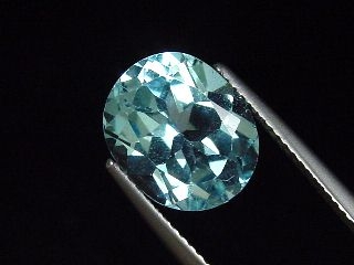 Topaz 6,16 Ct. fine sky blue treated oval 12 x 10 mm Brazil