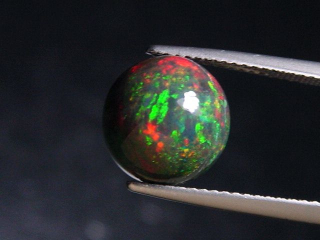 Schwarzer Opal 3,32 Ct. behandelt - 10,5 mm Rund Cabochon