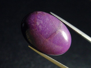 Sugilit 23,41 Ct. Oval Cabochon - Wessels mine, Kuruman, Südafrika