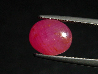 Rubin 4,88 Ct. Naturfarbe 10 x 8 mm Oval Cabochon Tansania