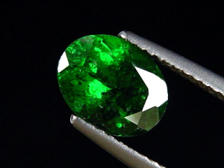 Tsavorite Garnet 2,06 Ct. top color oval