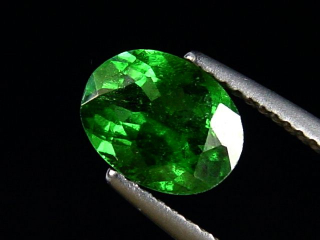 Tsavorit Granat 1,92 Ct. Spitzenfarbe Oval Tansania
