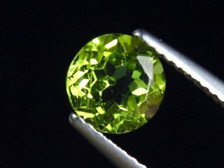 Peridot 1,52 Ct. applegreen - 7 mm round Sri Lanka