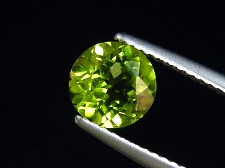 Peridot 1,63 Ct. applegreen - 7 mm round Sri Lanka