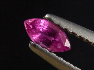 Rubin 0,28 Ct. Navette 5,5 x 2,5 mm Sri Lanka