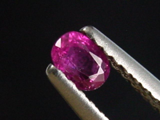 Rubin 0,22 Ct. Oval 4 x 2,5 mm Sri Lanka