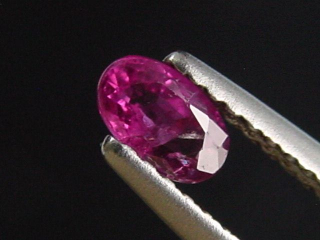 Rubin 0,38 Ct. Oval 5 x 3 mm Sri Lanka B-Qualität