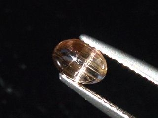 Rosa Turmalin Katzenauge 1,06 Ct. Oval Cabochon Brasilien