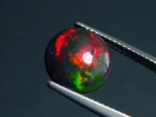 Black Opal 2,85 Ct. treated - round cabochon