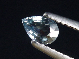Saphir stahlblau 0,41 Ct. Naturfarbe Tropfen Tansania